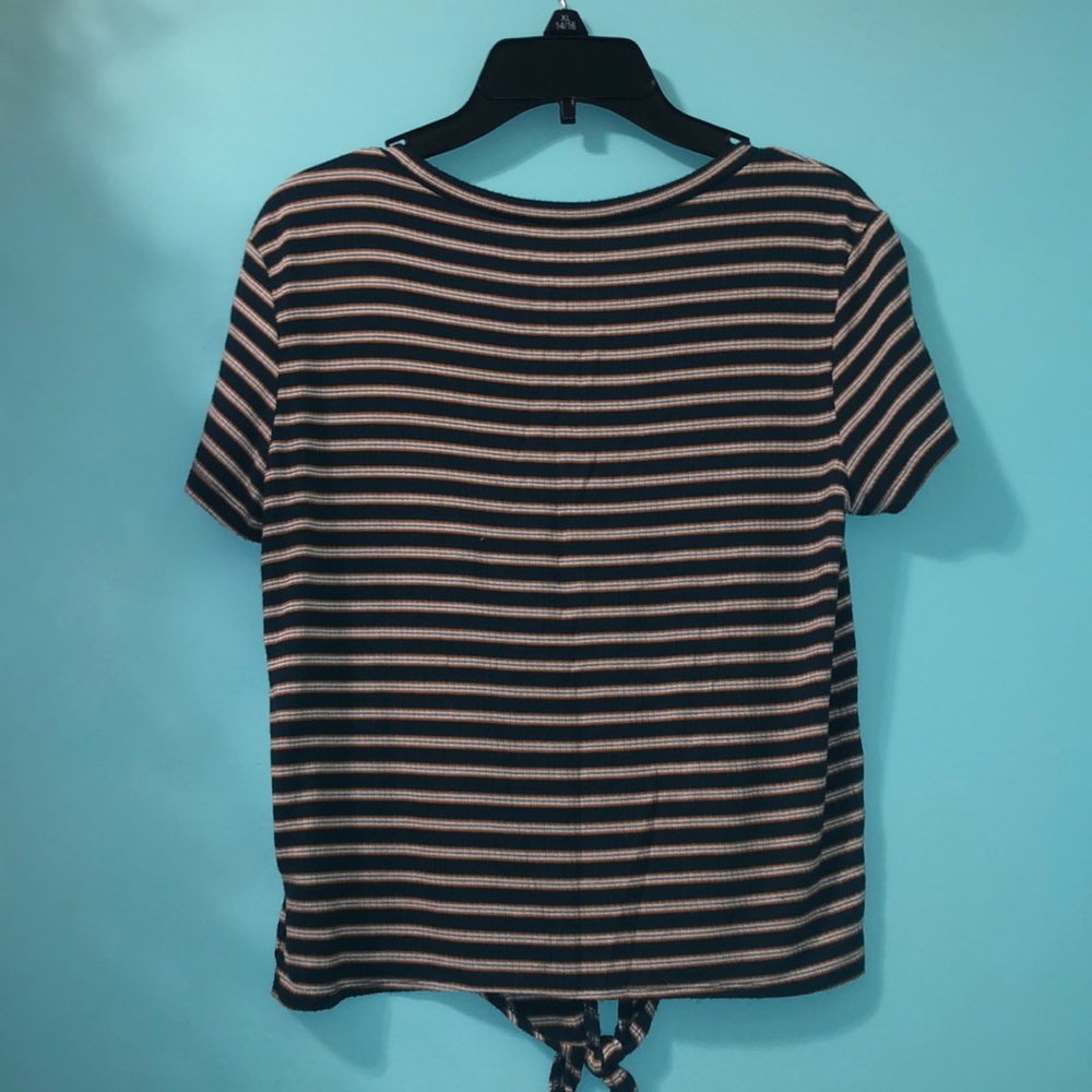 crop top - Picture 2 of 3
